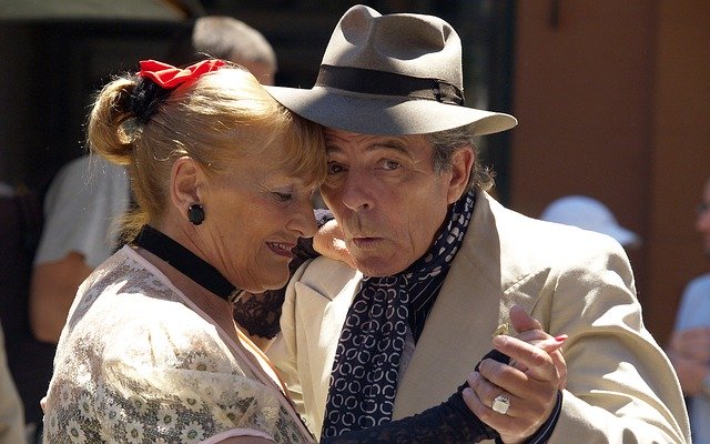 Seniori pri tanci.jpg